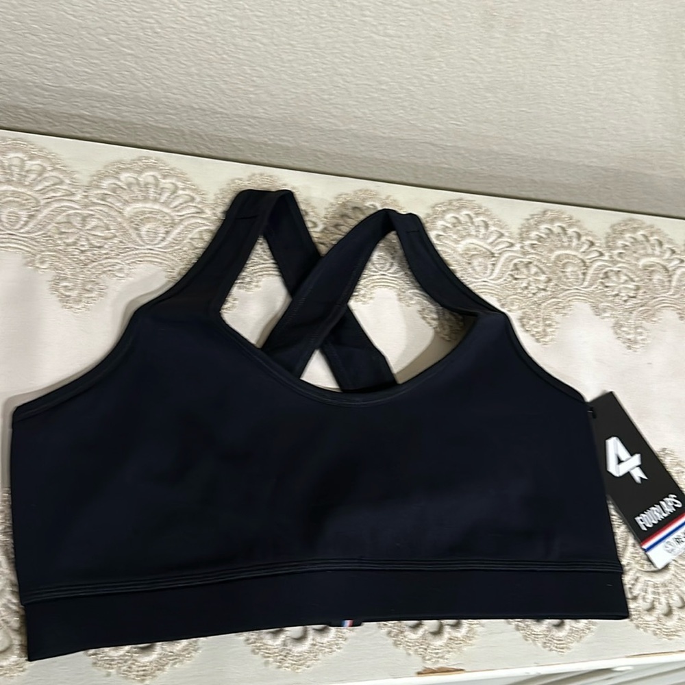 Nwt Fourlaps Sports bra. Infinity. Size medium